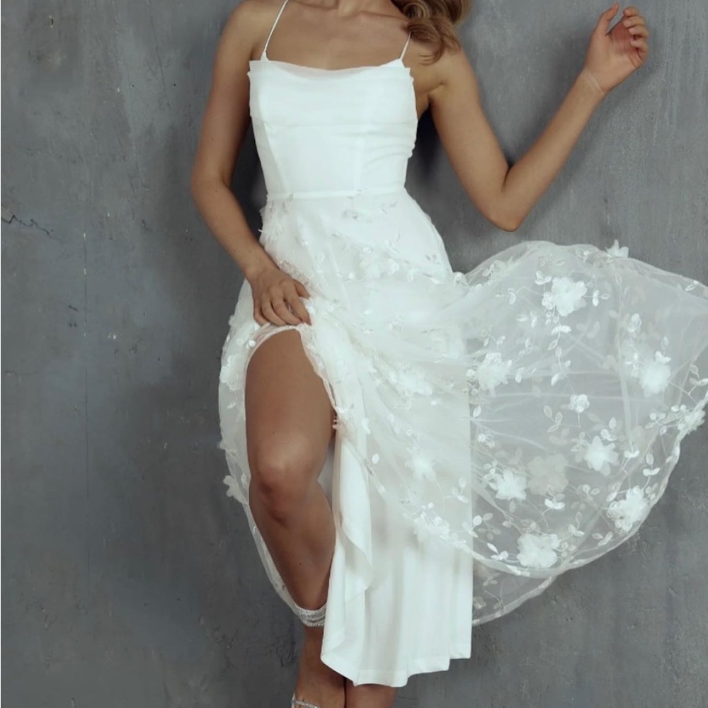 Selfie Leslie - white floral midi dress